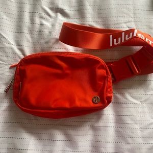 Lululemon everywhere belt bag